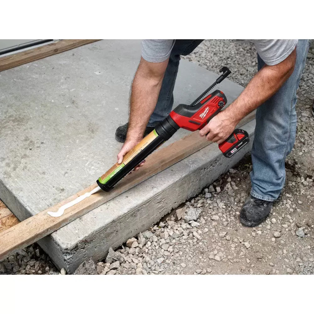 Milwaukee 2642-21CT M18 18V 20-Oz Aluminum Caulk Adhesive Gun Kit
