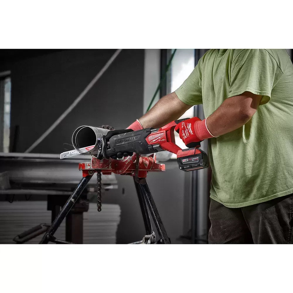 Milwaukee 2821-21 M18 FUEL 18V SAWZALL Li-Ion Reciprocating Saw XC5.0 Kit