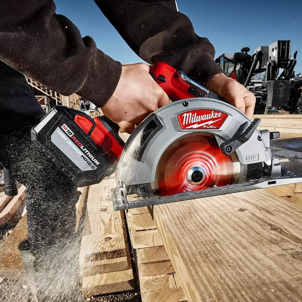 Milwaukee 2732-21HD M18 FUEL 18V 7-1/4-Inch Lithium-Ion Circular Saw Kit